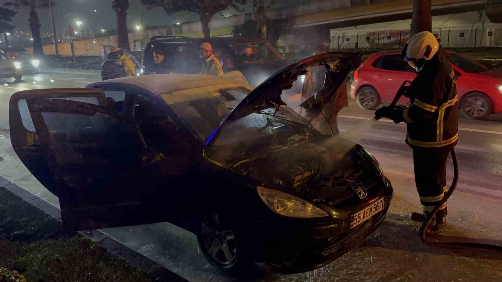 seyir halindeki otomobil alev aldi facia kil payi atlatildi 1