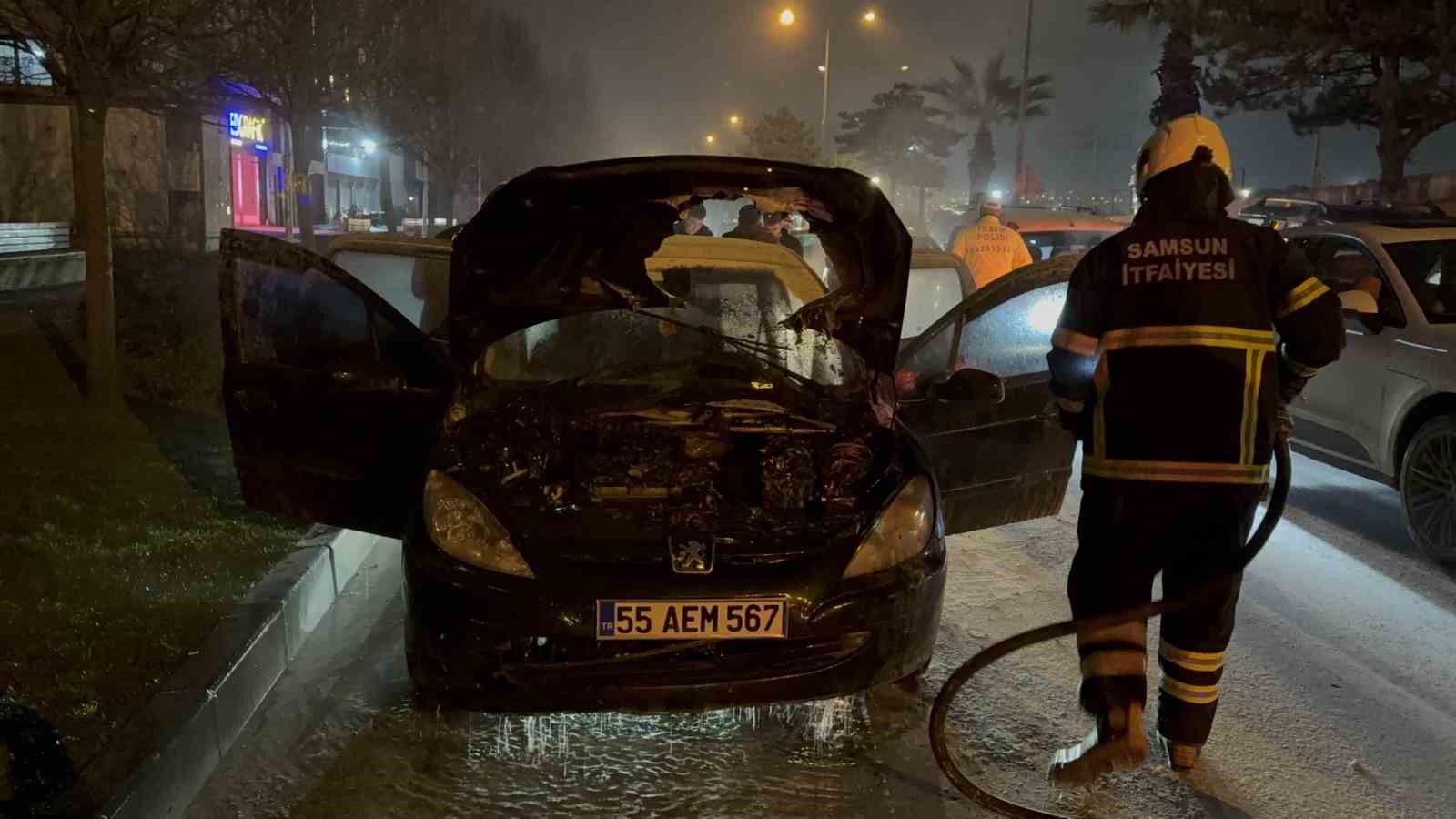 seyir halindeki otomobil alev aldi facia kil payi atlatildi 3 63amap2r
