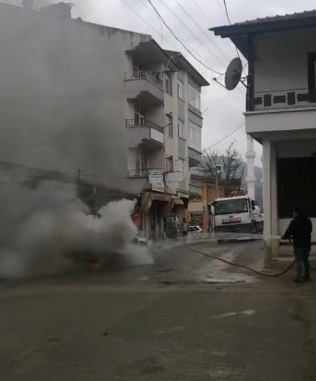 seyir halindeki otomobil alev alev yandi 3