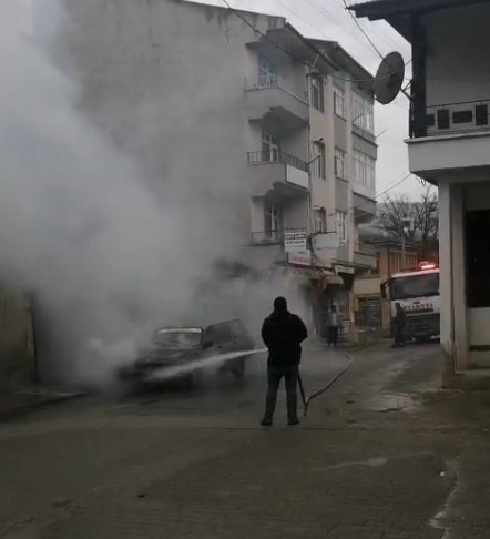 seyir halindeki otomobil alev alev yandi 4 uvc1JJjI