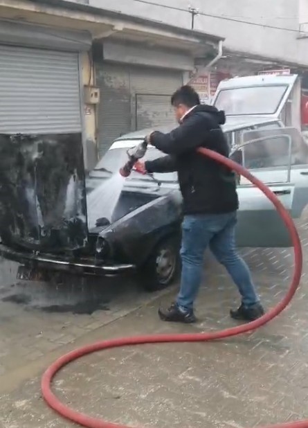 seyir halindeki otomobil alev alev yandi 5 uJSMgm84
