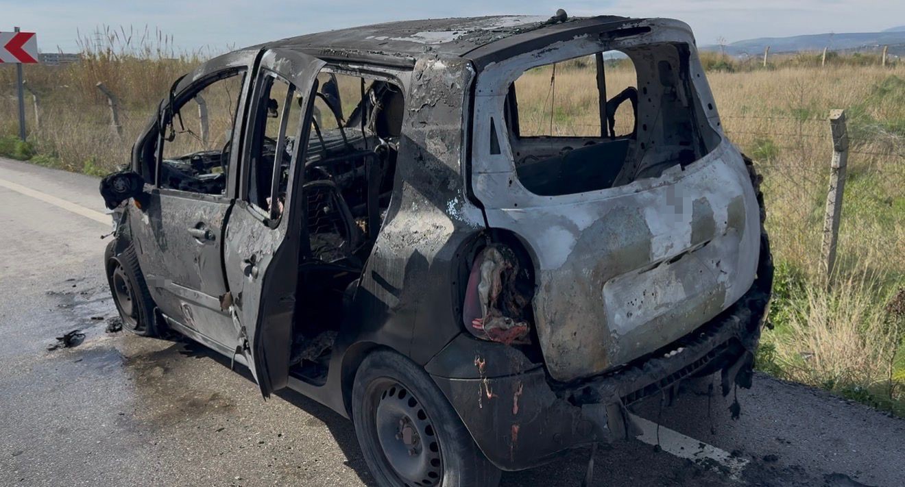Seyir halindeki otomobil alev alev yandı, sürücü son anda kurtuldu 6 seyir halindeki otomobil alev alev yandi surucu son anda kurtuldu 2 2k9CObM7
