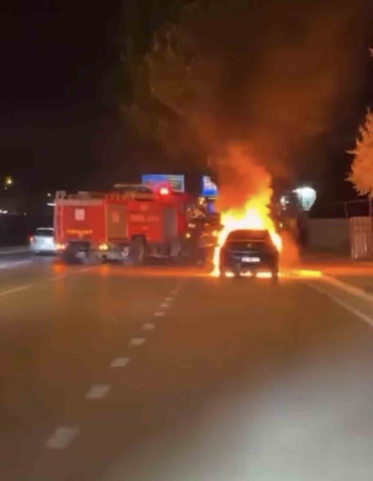 seyir halindeki otomobil alev topuna dondu 0 duKdXaBi