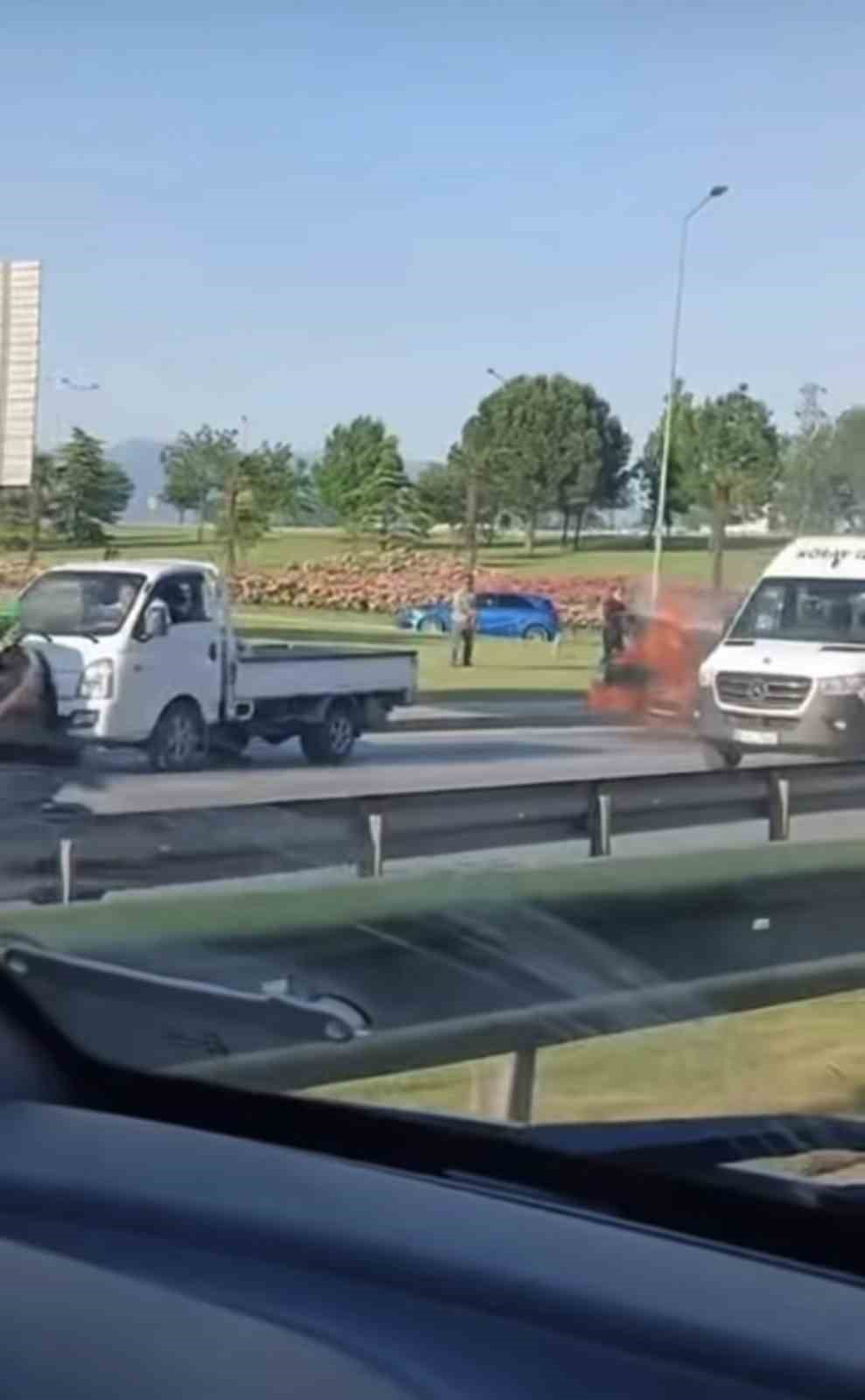seyir halindeki otomobil alev topuna dondu 1 c5RJGVTw