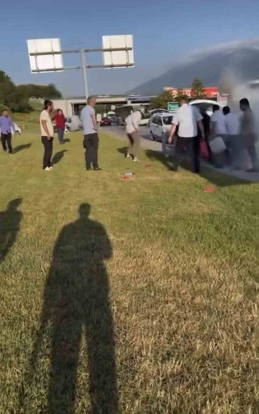seyir halindeki otomobil alev topuna dondu 2 U1ufg5cU