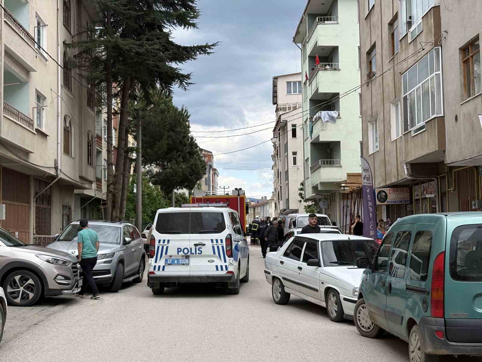 seyir halindeki otomobil alevlere teslim oldu 1 eelMpyz1