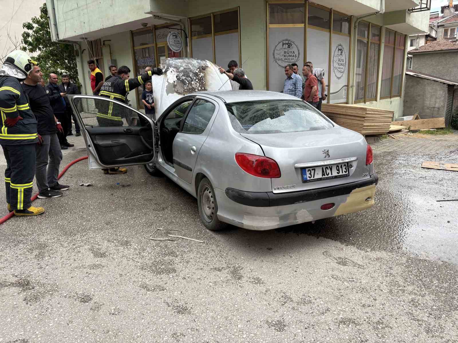 seyir halindeki otomobil alevlere teslim oldu 5 pYzaNWRK