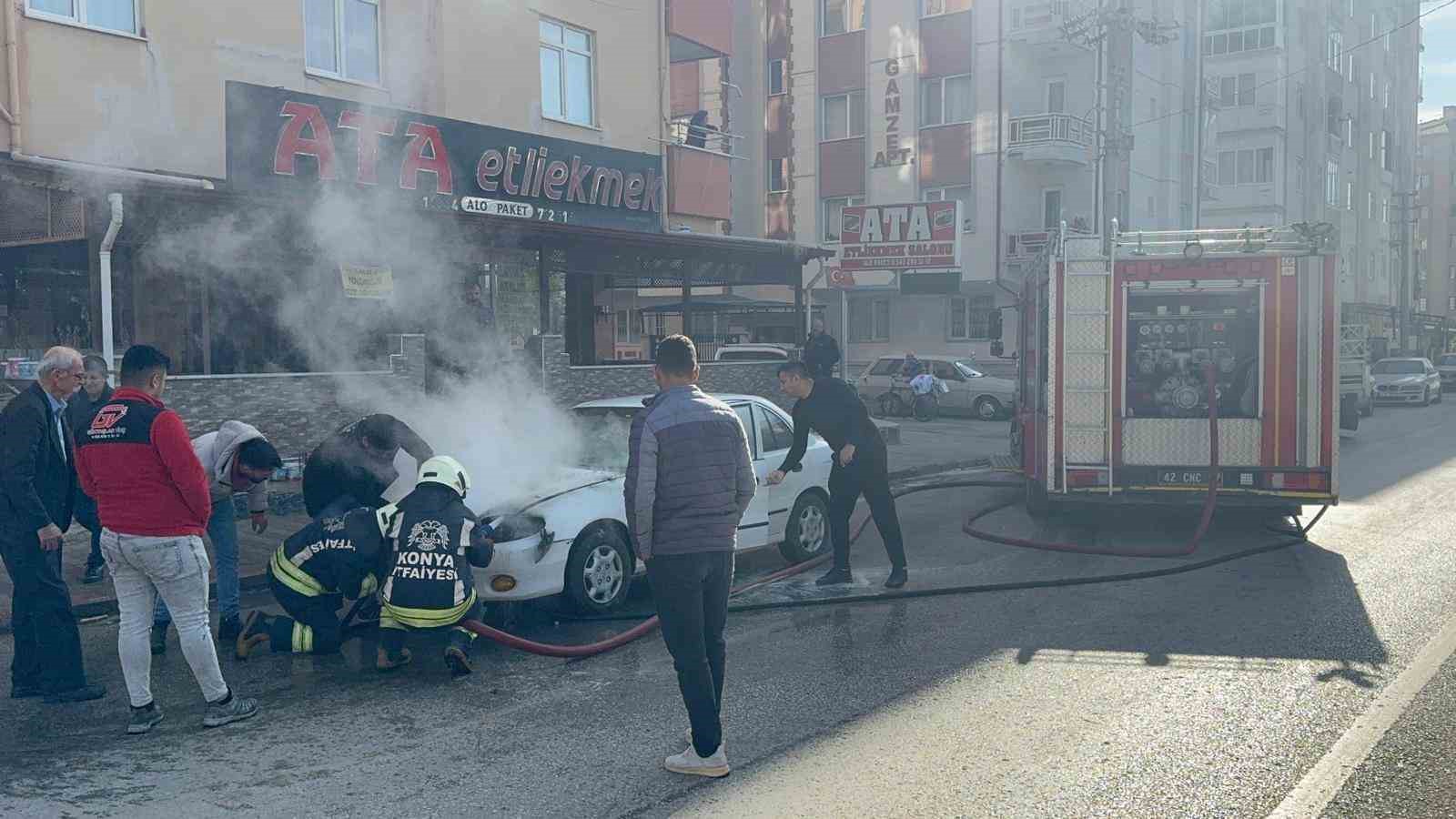 seyir halindeki otomobilde yangin 3 rnYVDmFn