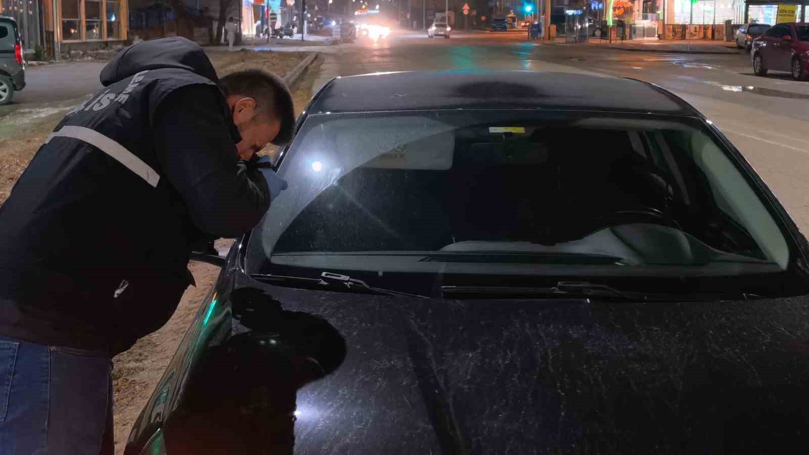 seyir halindeki otomobile yorgun mermi isabet etti 1 wDz5uGAg