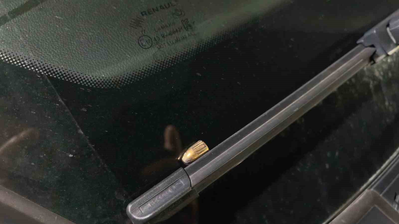 seyir halindeki otomobile yorgun mermi isabet etti 2 pG2Kj2Zk