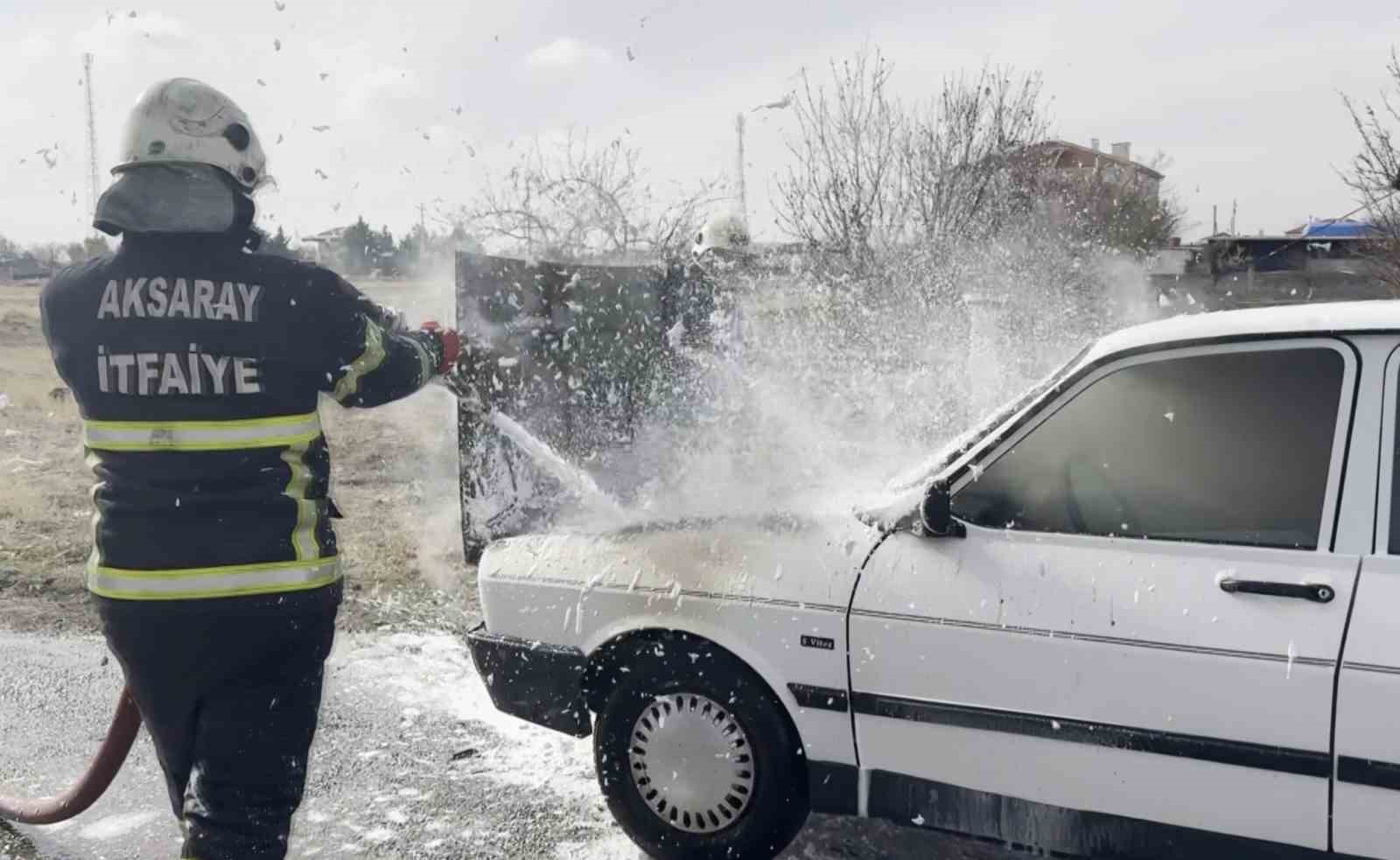 seyir halindeki otomobilin motor kismindan alevler yukseldi 1 vu7aFBap