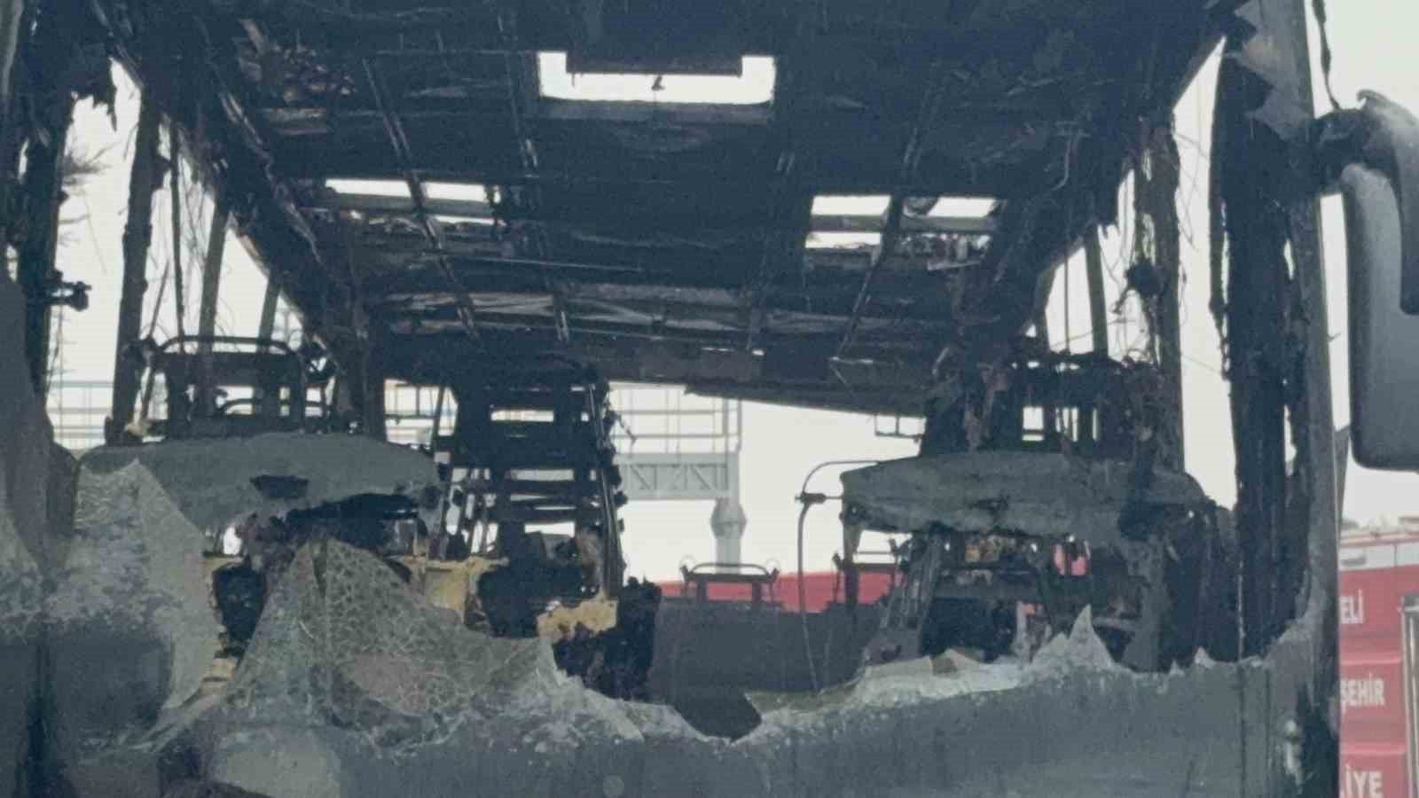 seyir halindeki yolcu otobusunde yangin facia son anda onlendi 1 Hr2LMBQq