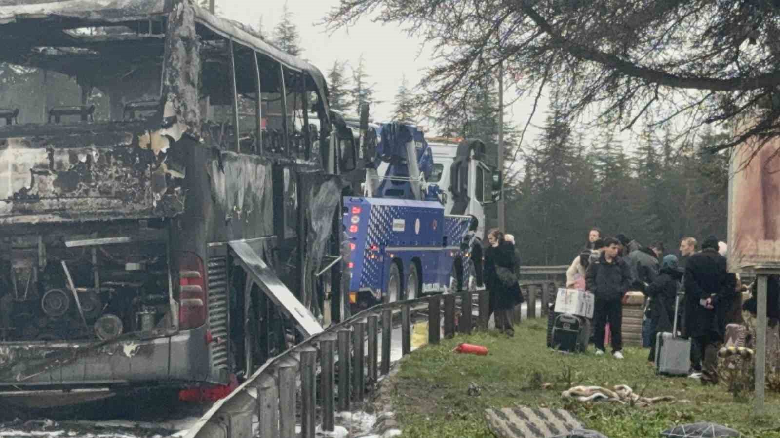 seyir halindeki yolcu otobusunde yangin facia son anda onlendi 4 3aONeihR