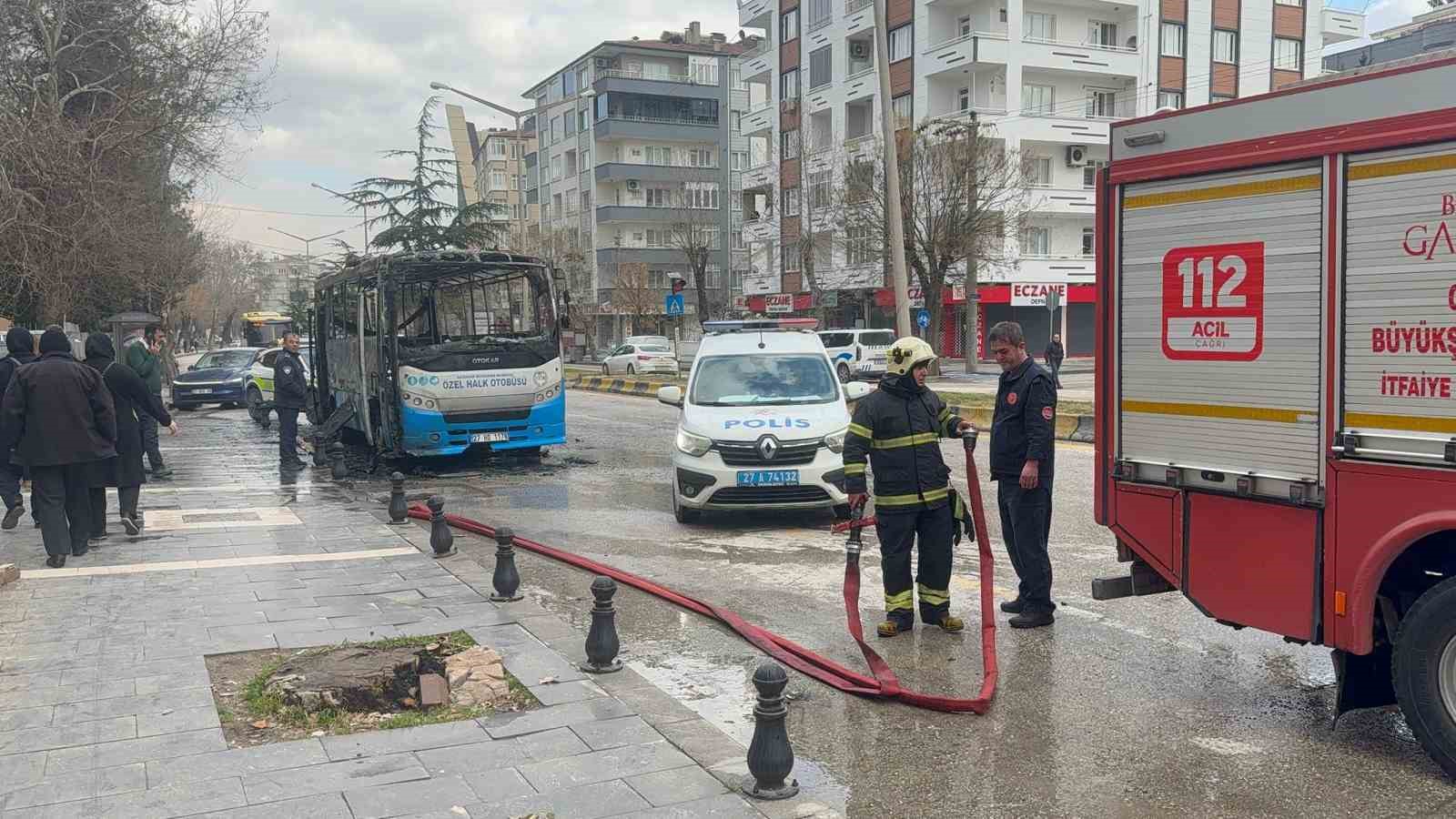 seyir halindeyken alev alan halk otobusu kule dondu 1 OGXbafmH