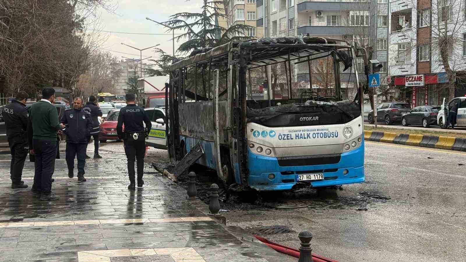 seyir halindeyken alev alan halk otobusu kule dondu 3 NN9hVSuz