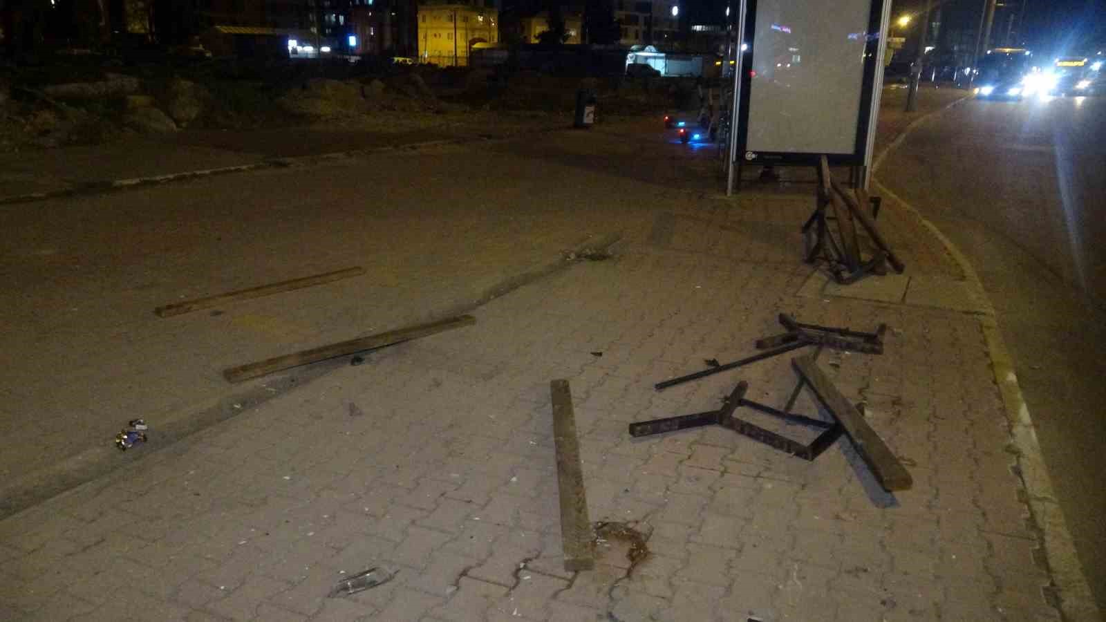 seyir halindeyken kriz gecirip bayildi faciadan donuldu 2 yarali 3 wG5pdICb