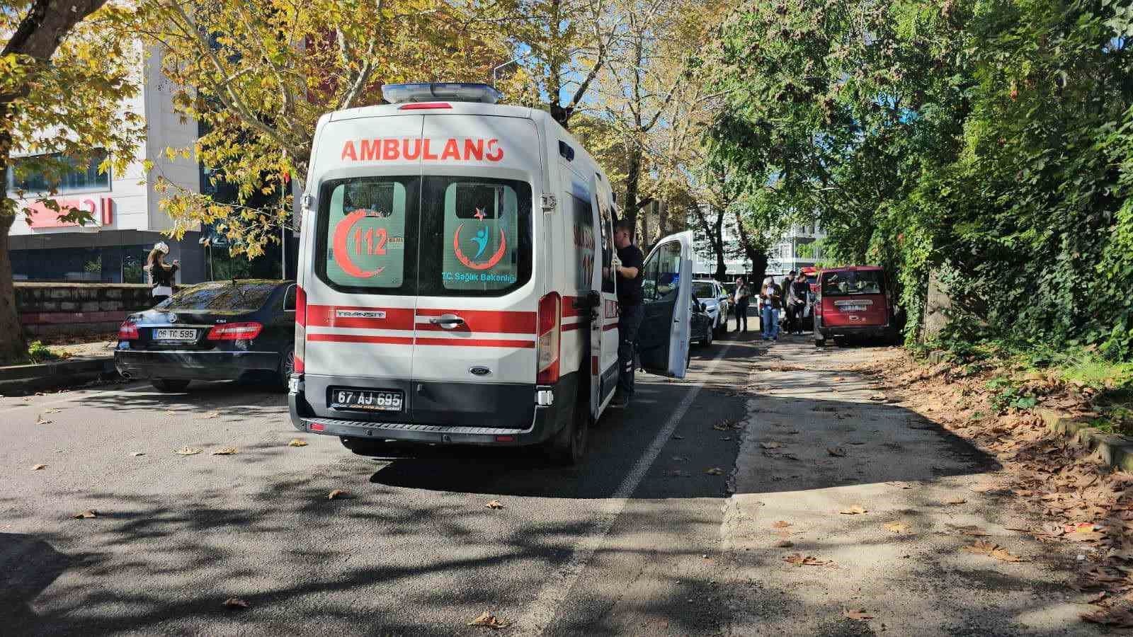 seyir halindeyken onundeki araca carpan surucu yaralandi 0 p61MMZsR