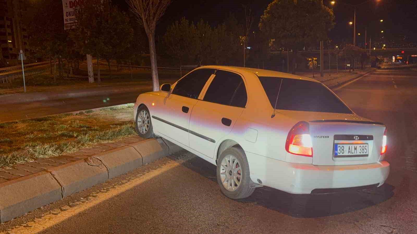 seyir halindeyken uyuyan surucu kaza sonrasi da uyumaya devam etti 4 N34pghLT