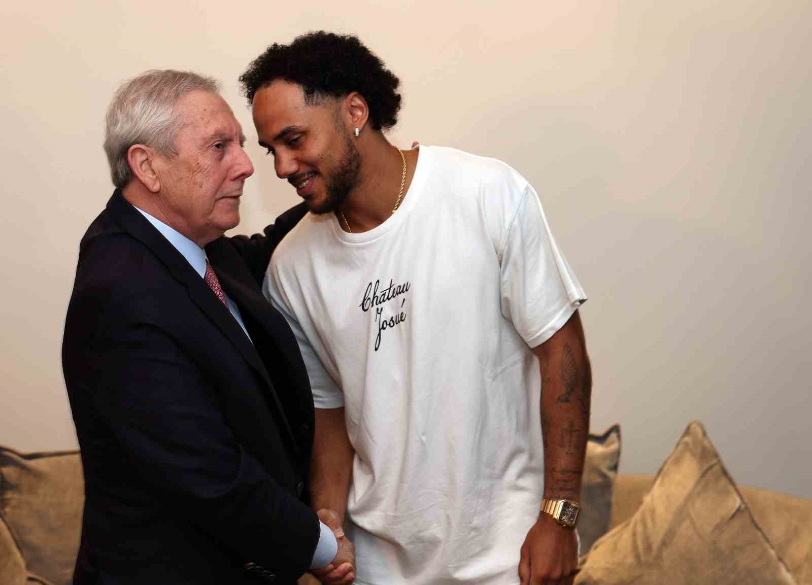 Shane Larkin, Aziz Yıldırım ile bir araya geldi 5 shane larkin aziz yildirim ile bir araya geldi 1 6ydTNHgX
