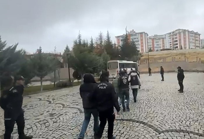 Siber suçlardan büyük darbe, 45 milyon TL’lik bahis ağı çökertildi: 10 tutuklama 6 siber suclardan buyuk darbe 45 milyon tllik bahis agi cokertildi 10 tutuklama 2 4S4Zt6Z8