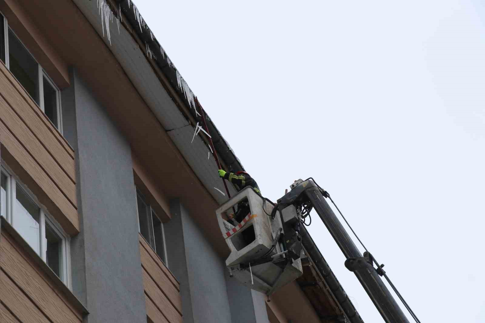 sibirya soguklari buz sarkitlari olusturdu ekipler harekete gecti 1