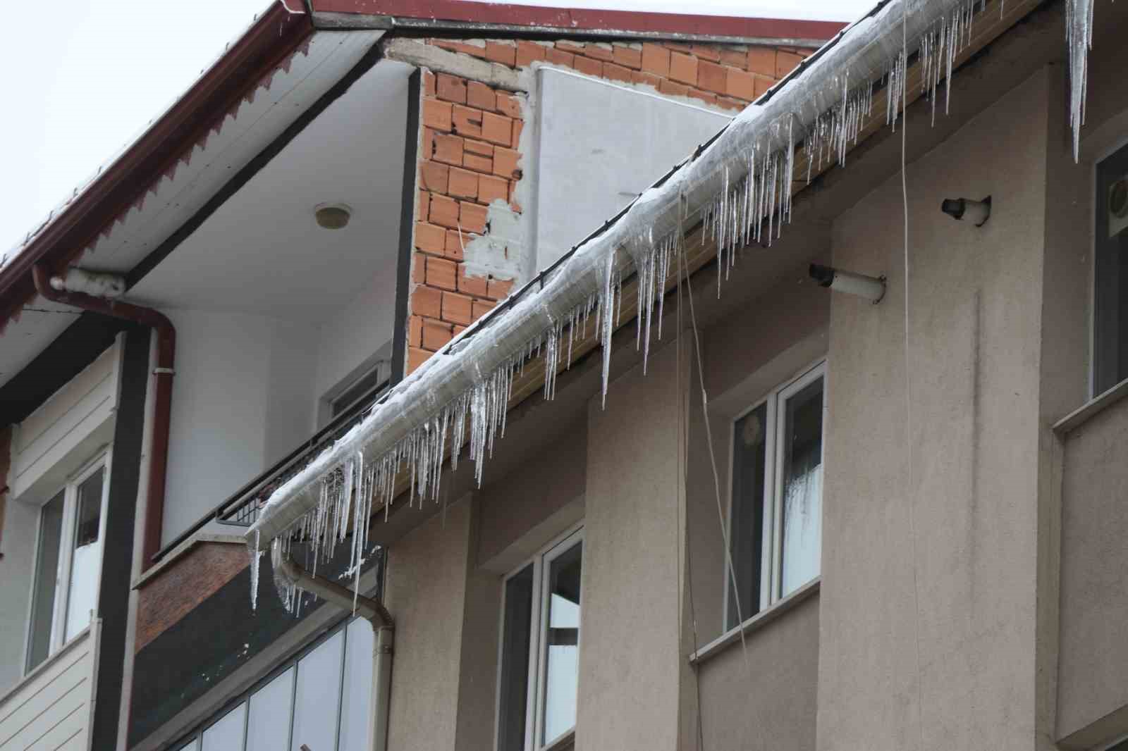 sibirya soguklari buz sarkitlari olusturdu ekipler harekete gecti 5 8nNJpzfw