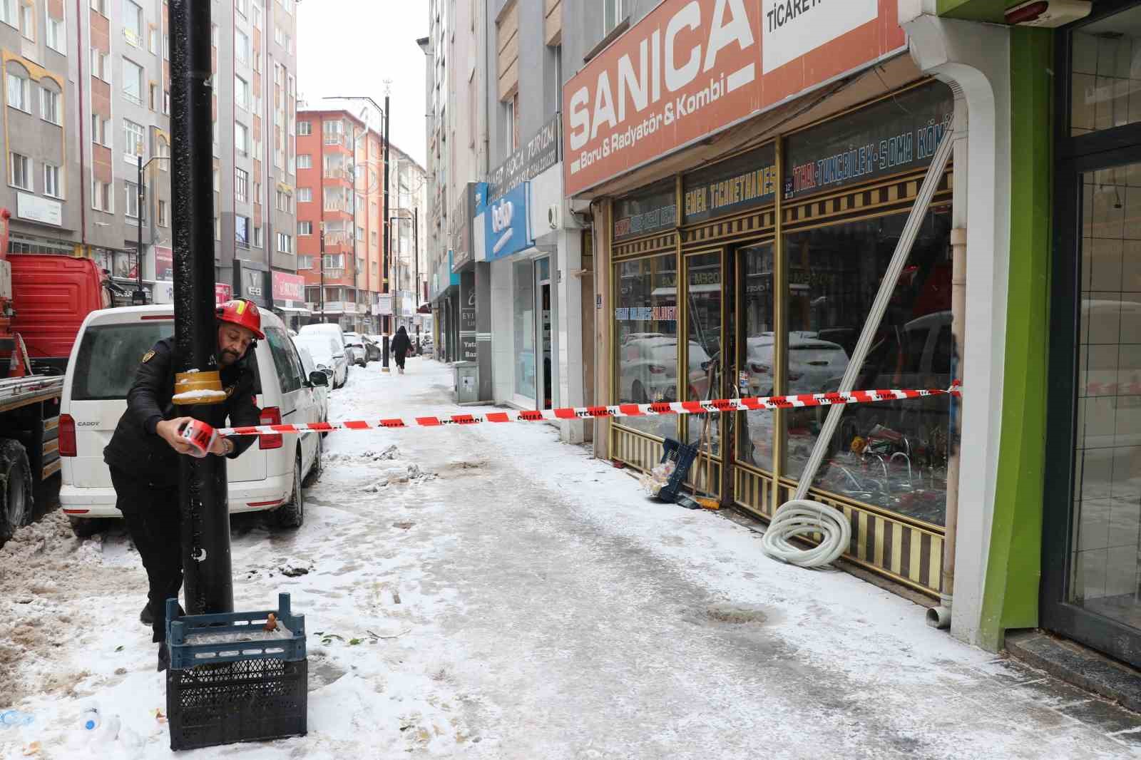 sibirya soguklari buz sarkitlari olusturdu ekipler harekete gecti 6 LXQi3mBF
