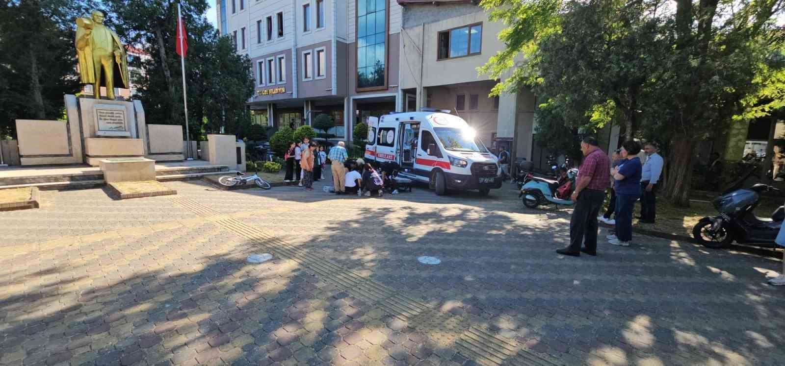 Sıcak havada fenalaşan şahıs, hastaneye kaldırıldı 5 sicak havada fenalasan sahis hastaneye kaldirildi 1 ntm5aHA2