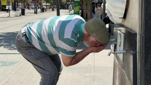 sicak-havalarda-yapilan-beslenme-hatasi-bas-donmesine-ve-goz-kararmasina-yol-aciyor-9u8wKk1D.jpg