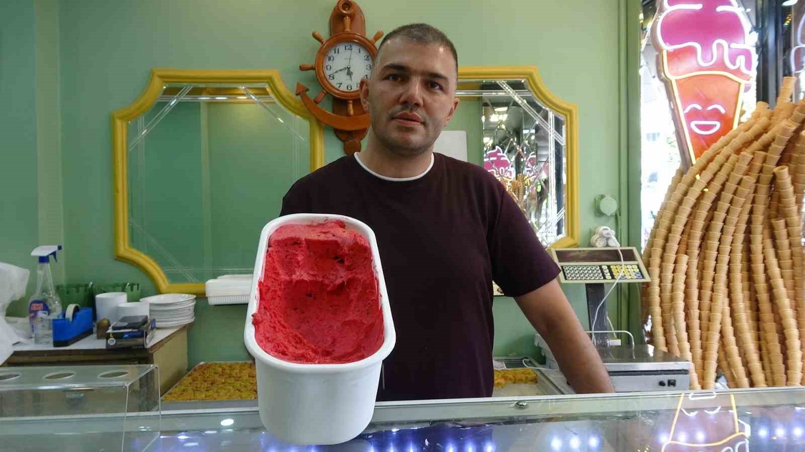 sicak havalarla dondurma satislari artti 3 kusak dondurmacida kuyruk olustu 4 JXathrSO