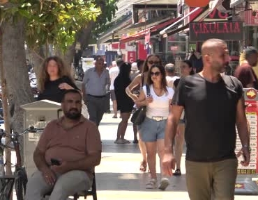 sicak-ve-nem-hayati-olumsuz-etkiliyor-uzmanlar-bol-su-tuketilmesini-oneriyor-NXKRtzTM.jpg