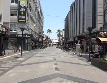 sicak-ve-nemin-bastirdigi-mersinde-vatandaslar-bici-biciyle-serinliyor-W5ONWPHZ.jpg