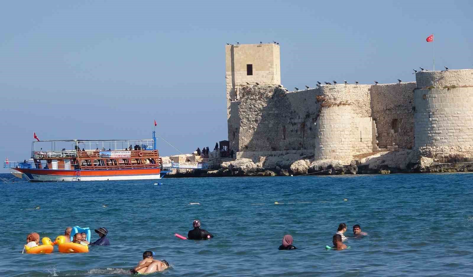 sicaklar geldi okullar tatil olmadan sahillerde yogunluk basladi 4 fmmF4JHk