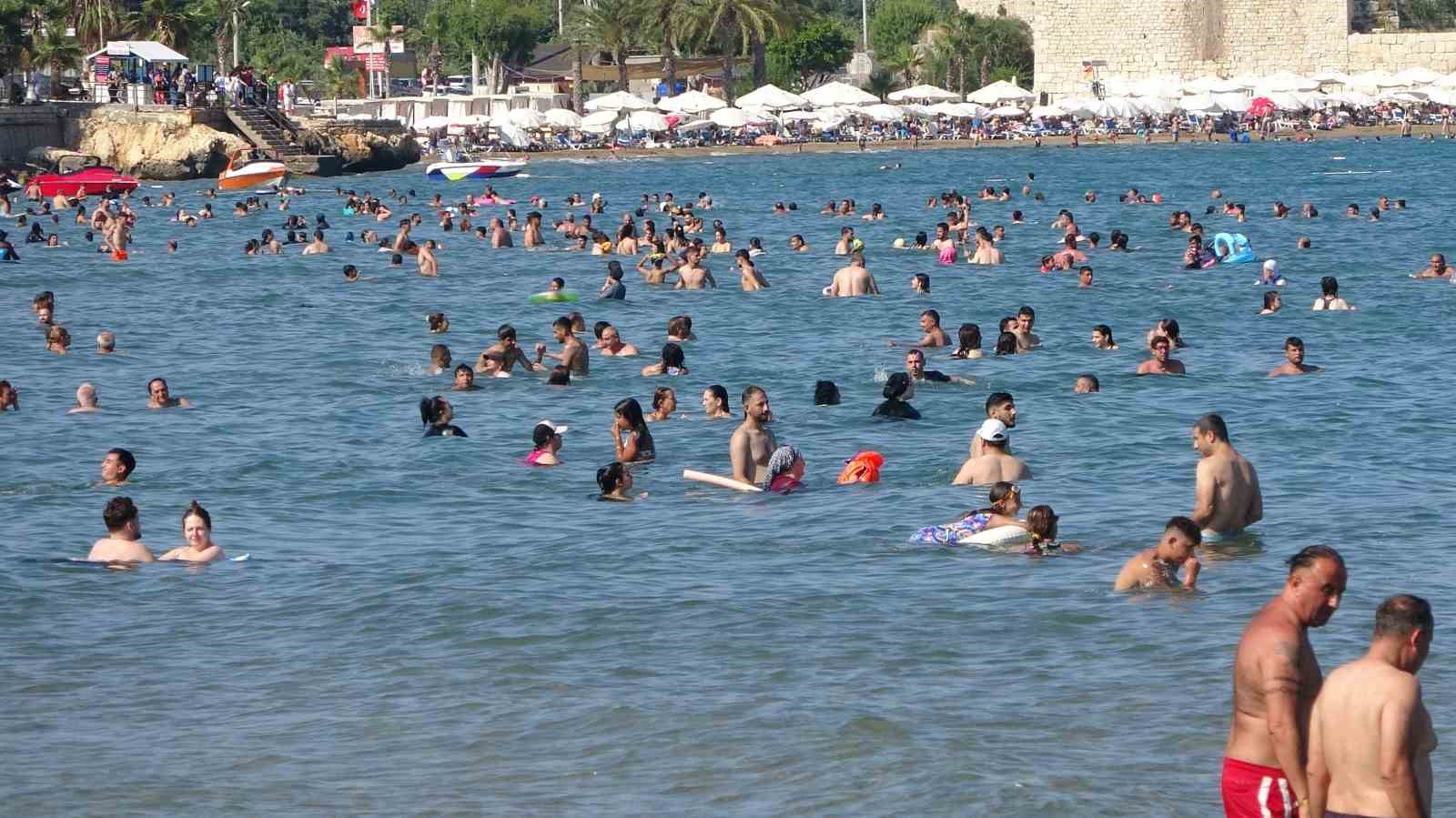 sicaklar geldi okullar tatil olmadan sahillerde yogunluk basladi 6 dcLjRQHp