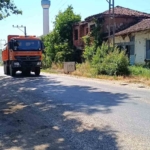 sicakligin-35-dereceyi-buldugu-bilecikte-asfalt-eridi-PrKvXERy.jpg