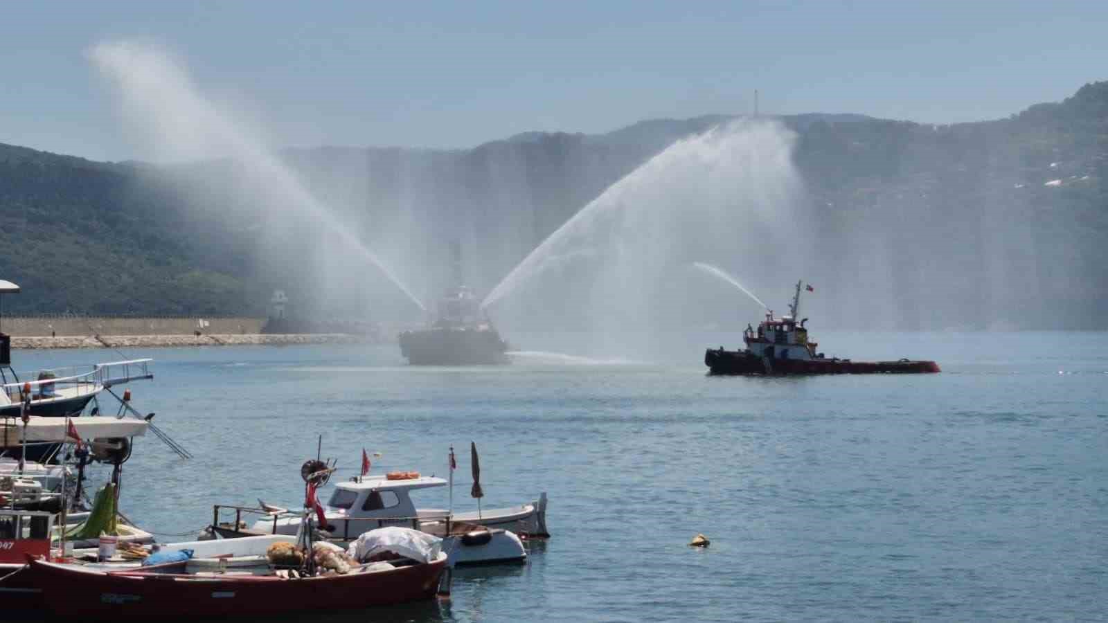 sicakligin 41 dereceye ciktigi bartinda basincli su ile yapilan gosteri ilgi gordu 0 cQrABMcU