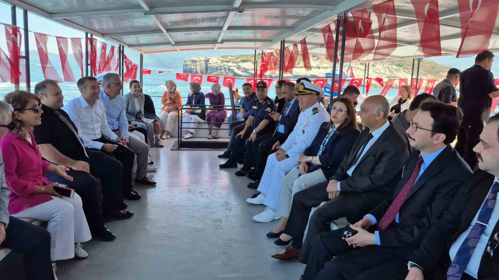 sicakligin 41 dereceye ciktigi bartinda basincli su ile yapilan gosteri ilgi gordu 3 UTzwqDvq
