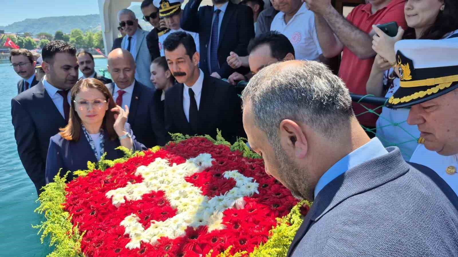sicakligin 41 dereceye ciktigi bartinda basincli su ile yapilan gosteri ilgi gordu 4 ZEXwt5Fa