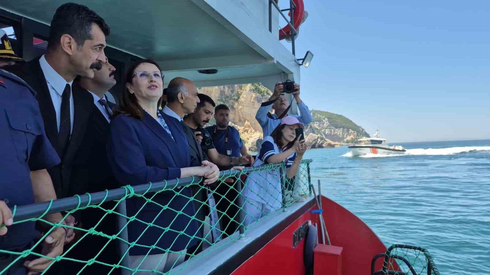 sicakligin 41 dereceye ciktigi bartinda basincli su ile yapilan gosteri ilgi gordu 5 nIfN9QRh