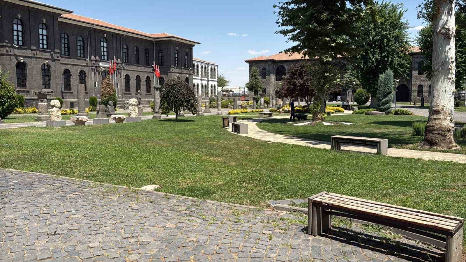 sicaklik artti diyarbakirda tarihi mekanlar bos kaldi 1 ibIyUvjk