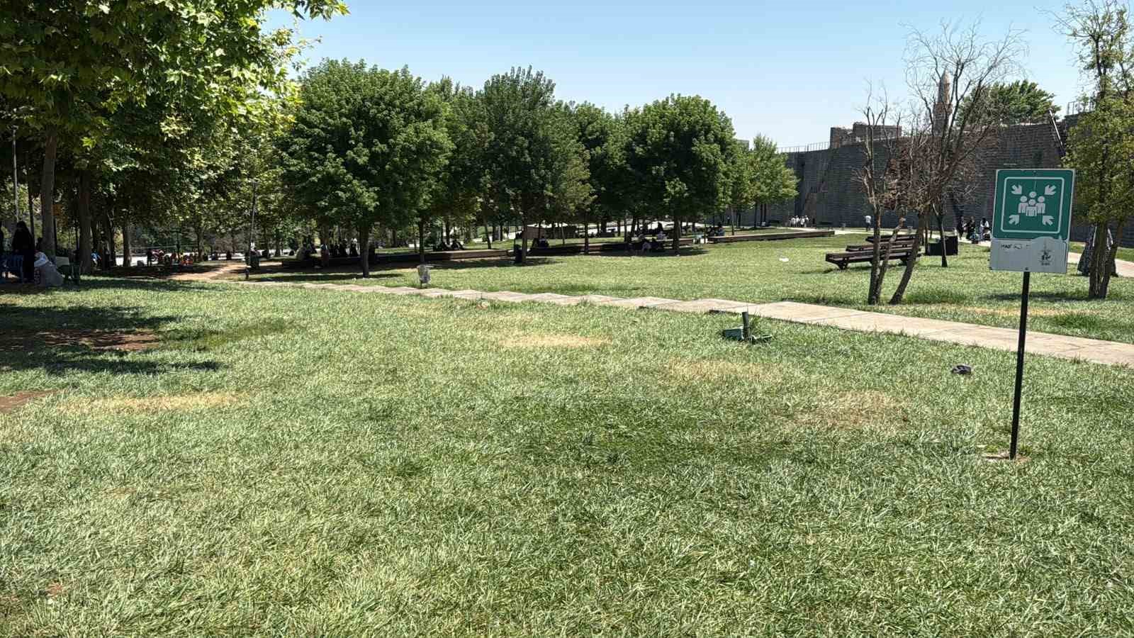 sicaklik artti diyarbakirda tarihi mekanlar bos kaldi 2