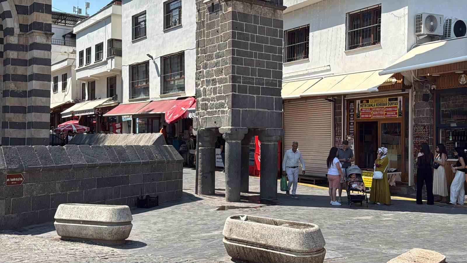 sicaklik artti diyarbakirda tarihi mekanlar bos kaldi 6 IIuIDAyA