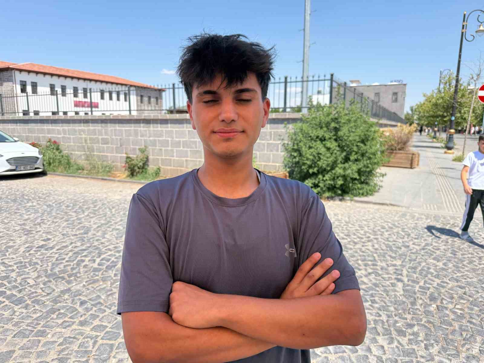 sicaklik artti diyarbakirda tarihi mekanlar bos kaldi 7 SKzBpDpR