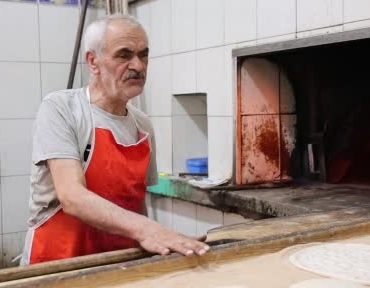 sicakliklarin-artmasiyla-firincilarin-zorlu-mesaisi-basladi-KbTURi7L.jpg