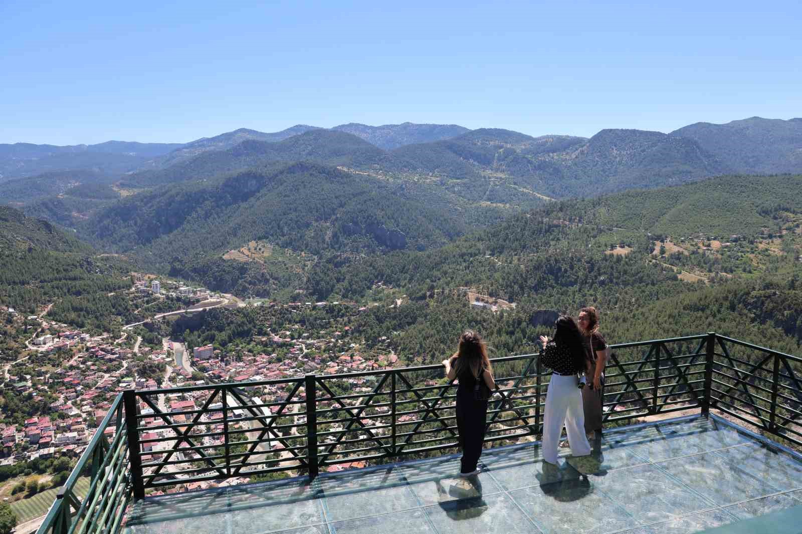 sicaktan bunalan adanalilar 800 rakimdaki cam seyir terasina akin etti 4 zraGgMOV