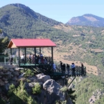 sicaktan-bunalan-adanalilar-800-rakimdaki-cam-seyir-terasina-akin-etti-fTHihCqO.jpg