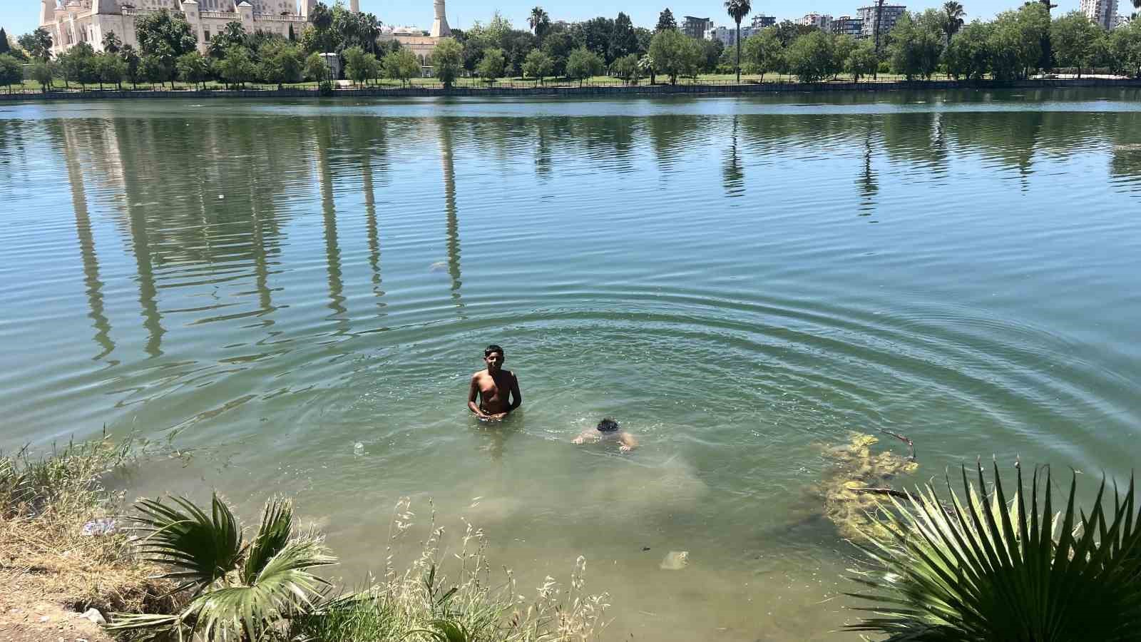 sicaktan bunalan adanalilar gunes isinlari matkap gibi delip geciyor 2 SkgEbhBC