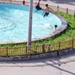 sicaktan-bunalan-cocuklar-sus-havuzunda-serinledi-abJyz7L7.jpg