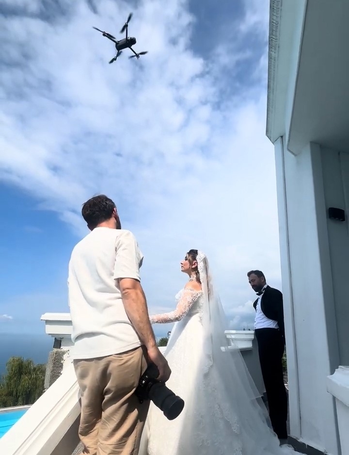 Sıcaktan bunalan gelini dron ile serinletti 4 sicaktan bunalan gelini dron ile serinletti 0 GMNYu9ET