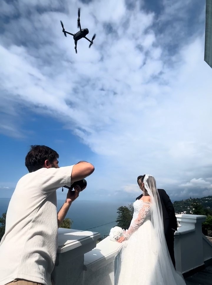 Sıcaktan bunalan gelini dron ile serinletti 6 sicaktan bunalan gelini dron ile serinletti 2 6Q1dFRwO